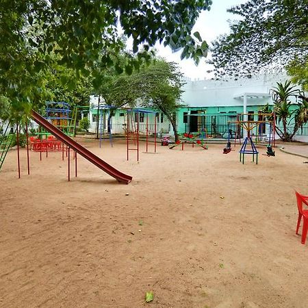 Royal Club Chennai Bagian luar foto