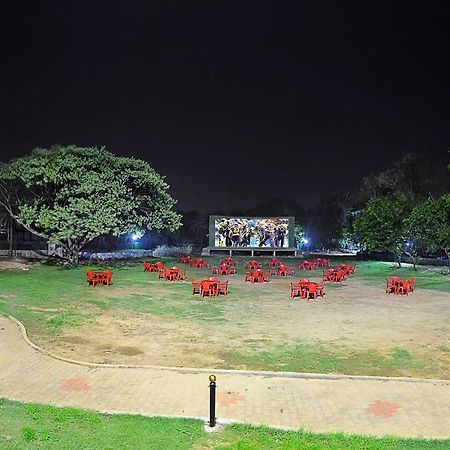 Royal Club Chennai Bagian luar foto