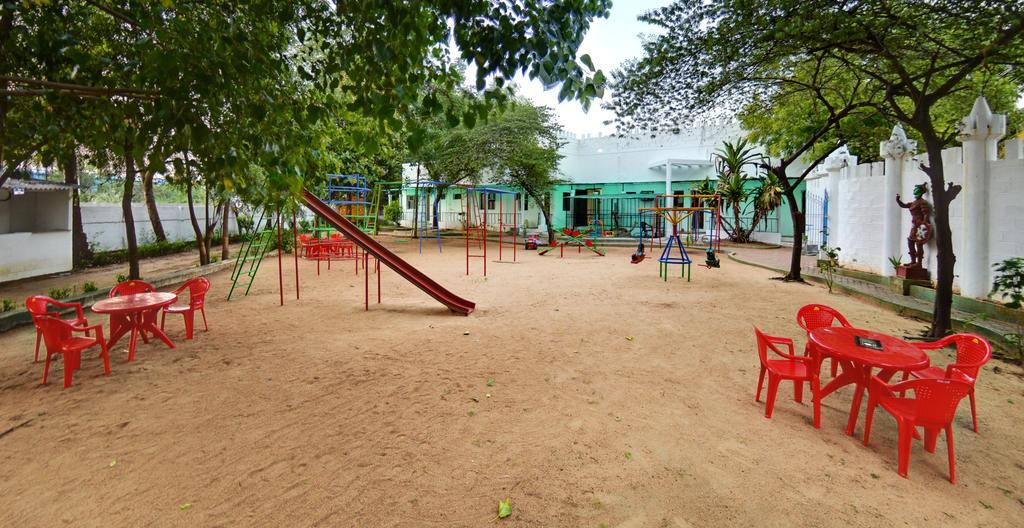 Royal Club Chennai Bagian luar foto