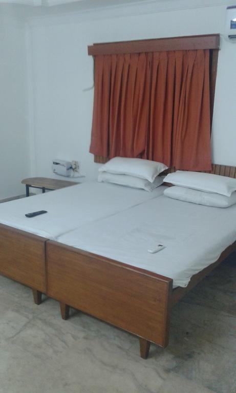 Royal Club Chennai Bagian luar foto