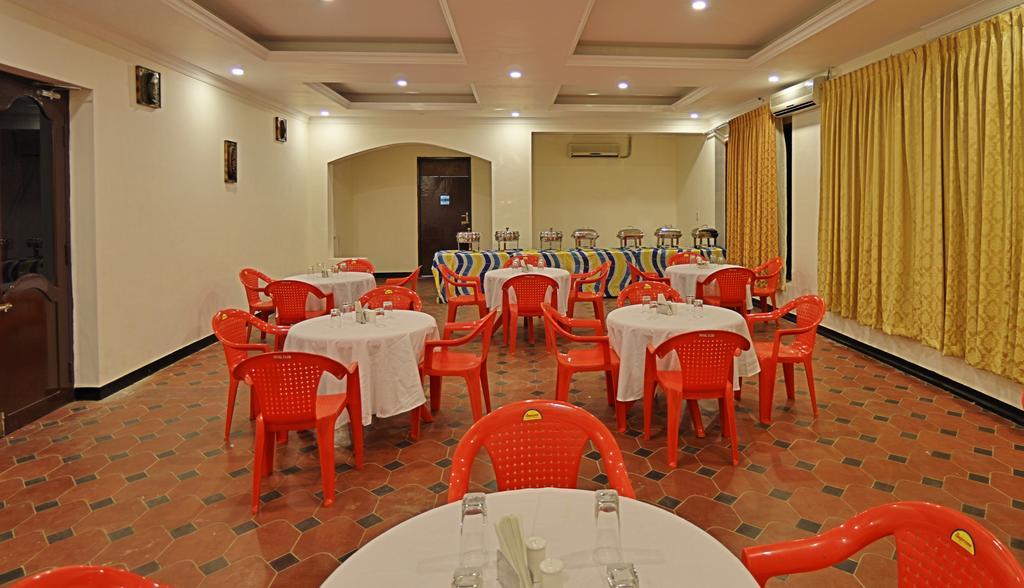 Royal Club Chennai Bagian luar foto